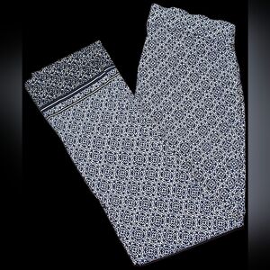Jones Studio Pull-on pants w/ White & Blue Geometric Print Coastal, Quiet Luxury